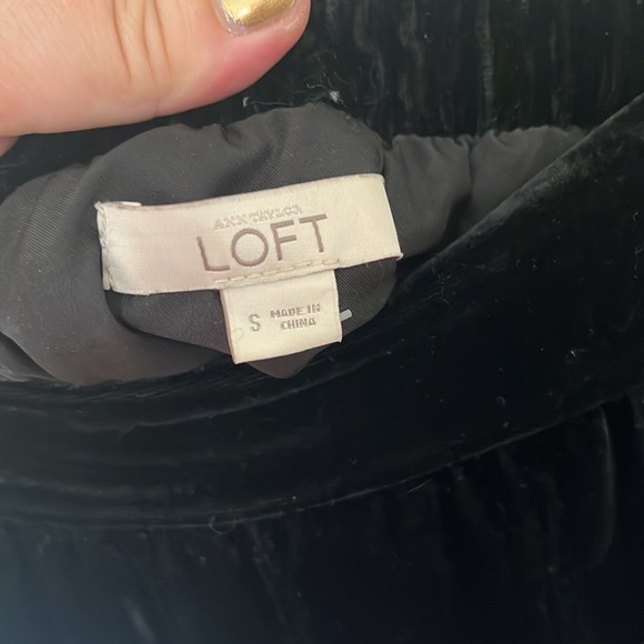 Black Velvet Mini Skirt Size Small - Picture 3 of 4